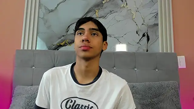 Snapshot of Eros_Lux chatting on 04-24-26, 12:18 Eros Lux online show from 04-24-26, 12:18