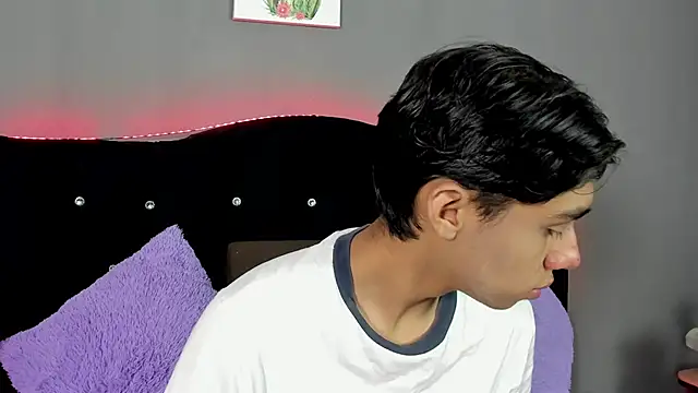 Snapshot of Eros_Lux chatting on 04-29-26, 12:09 Eros Lux online show from 04-29-26, 12:09