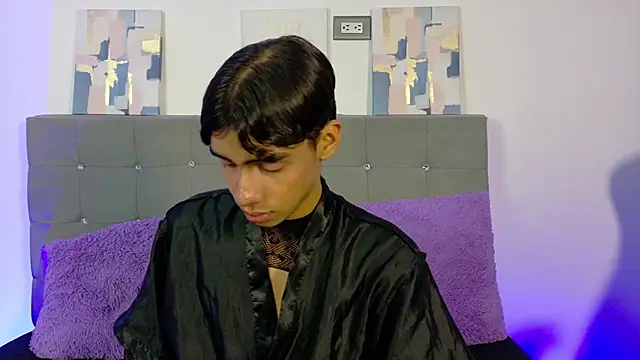 Snapshot of Eros_Lux chatting on 06-24-26, 02:05 Eros Lux online show from 06-24-26, 02:05
