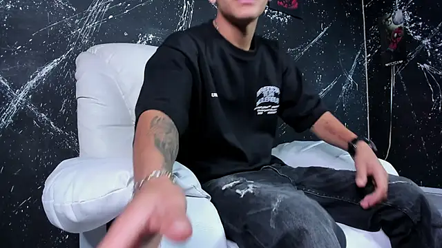 Snapshot of DylanRoyce_ chatting on 03-03-26, 12:33 DylanRoyce online show from 03-03-26, 12:33