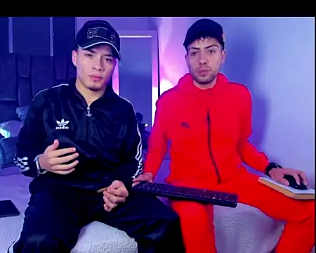 Snapshot of alex_and_christhoper chatting on 02-28-26, 01:39 alex and christhoper online show from 02-28-26, 01:39