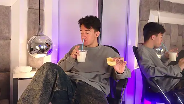 Austin Reedss online show from 05-26-26, 01:18