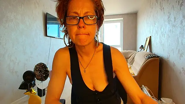 LioraWeiss online show from 05-20-26, 06:52