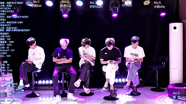 Snapshot of AOA-boy chatting on 05-07-26, 11:10 AOA-boy online show from 05-07-26, 11:10