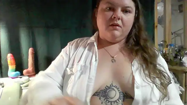 Snapshot of crystalizzze chatting on 06-11-26, 02:37 crystalizzze online show from 06-11-26, 02:37