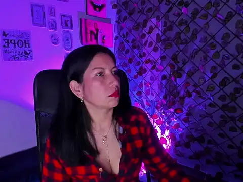 Snapshot of Megan_Collinss1 chatting on 02-25-26, 12:15 Megan Collinss1 online show from 02-25-26, 12:15