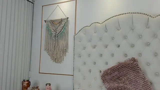 Sara funy online show from 03-24-26, 11:15