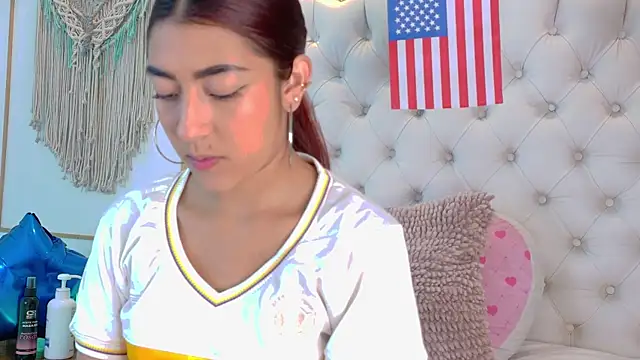 Snapshot of Sara_funy chatting on 06-17-26, 11:34 Sara funy online show from 06-17-26, 11:34