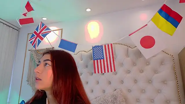 Snapshot of Sara_funy chatting on 06-25-26, 11:37 Sara funy online show from 06-25-26, 11:37