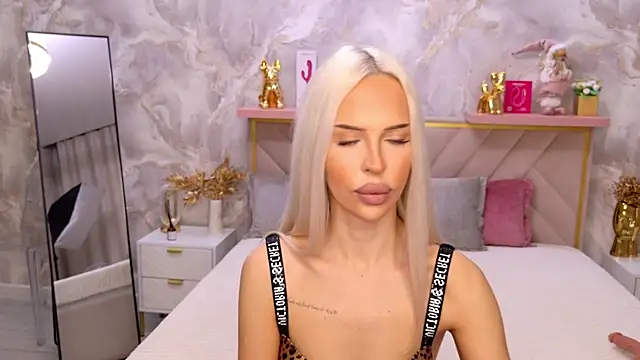 EvaXElfi online show from 04-08-26, 12:21