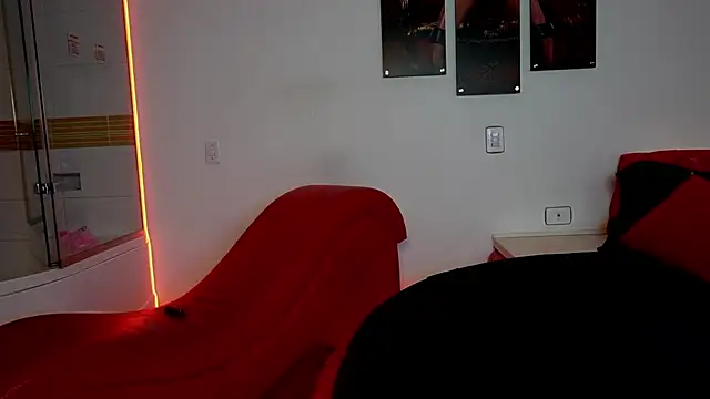 Snapshot of Petitte_Mussa chatting on 04-14-26, 07:25 Petitte Mussa online show from 04-14-26, 07:25