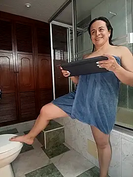 Snapshot of iliy_perverted chatting on 05-11-26, 04:04 iliy perverted online show from 05-11-26, 04:04