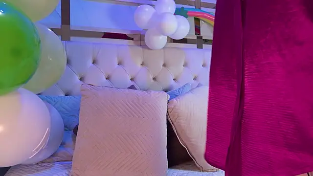 Snapshot of kamilla_rossi chatting on 03-16-26, 07:18 kamilla rossi online show from 03-16-26, 07:18