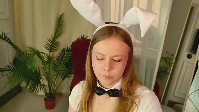 Sophie Peach  online show from 04-07-26, 02:17