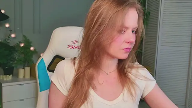 Snapshot of Sophie_Peach_ chatting on 04-25-26, 02:14 Sophie Peach online show from 04-25-26, 02:14