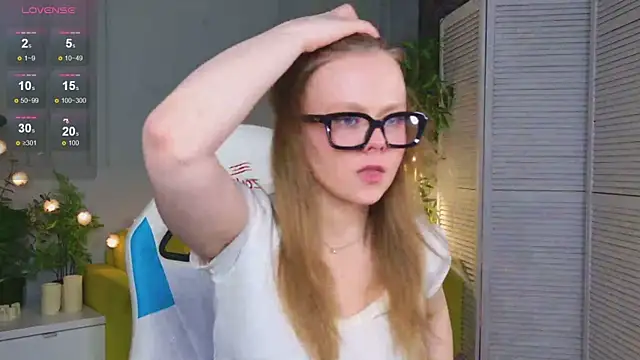 Snapshot of Sophie_Peach_ chatting on 04-27-26, 02:37 Sophie Peach online show from 04-27-26, 02:37
