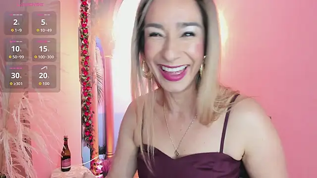 Snapshot of Madam_Dalila chatting on 06-10-26, 01:32 Madam Dalila online show from 06-10-26, 01:32