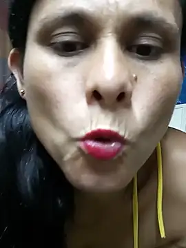yuliitza4 online show from 05-15-26, 12:39