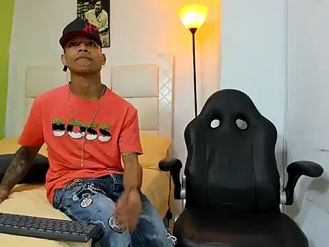 Snapshot of emanuel_23cm chatting on 03-01-26, 01:40 emanuel 23cm online show from 03-01-26, 01:40