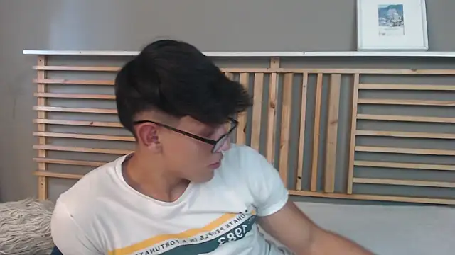 Snapshot of clark_ken01 chatting on 06-11-26, 09:35 clark ken01 online show from 06-11-26, 09:35