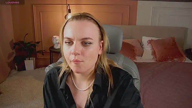 Glow Margo online show from 04-11-26, 07:45