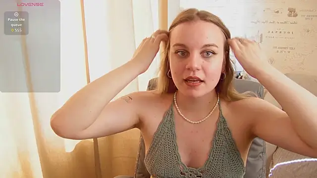 Snapshot of Glow_Margo chatting on 07-20-26, 03:21 Glow Margo online show from 07-20-26, 03:21