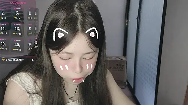 Snapshot of F-Yihao chatting on 03-12-26, 09:04 F-Yihao online show from 03-12-26, 09:04