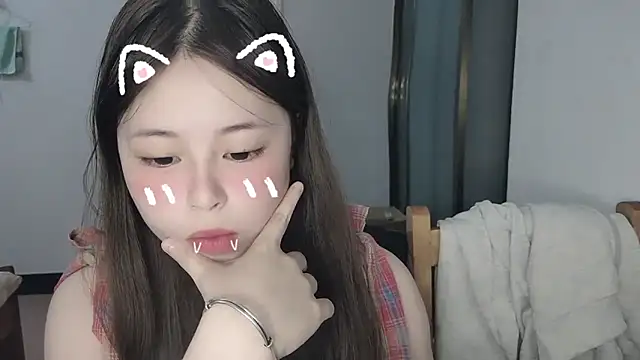 Snapshot of F-Yihao chatting on 04-12-26, 01:38 F-Yihao online show from 04-12-26, 01:38