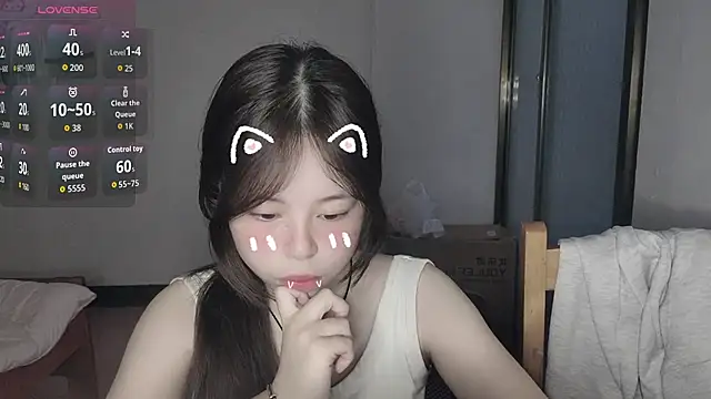 Snapshot of F-Yihao chatting on 04-14-26, 11:33 F-Yihao online show from 04-14-26, 11:33