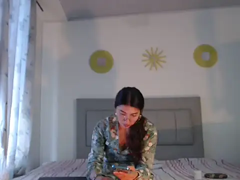 Julietaamado online show from 05-18-26, 01:39