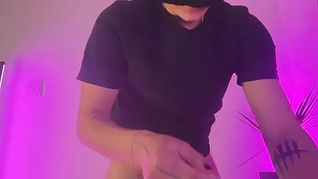 Snapshot of ThirtyDicks chatting on 02-28-26, 09:05 ThirtyDicks online show from 02-28-26, 09:05