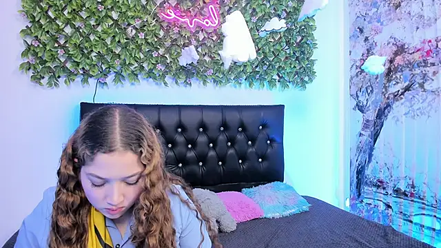 valeria and zoe online show from 04-14-26, 02:34