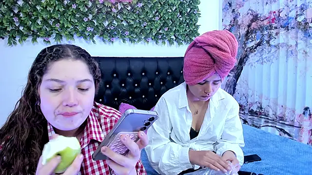valeria and zoe online show from 05-25-26, 02:12