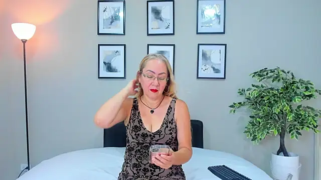 Victoria Firee online show from 05-23-26, 07:29