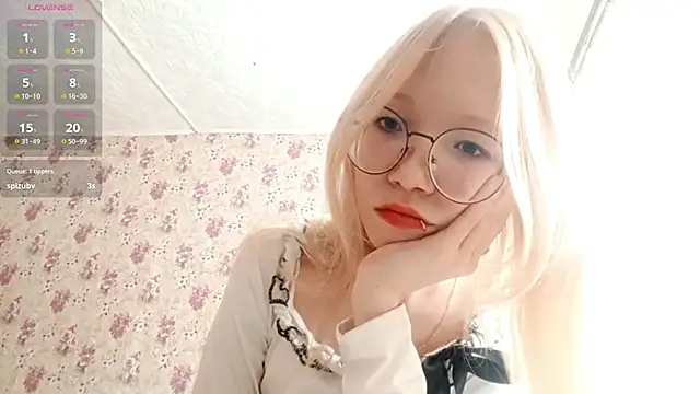 Snapshot of SoniqBliss chatting on 02-28-26, 07:31 SoniqBliss online show from 02-28-26, 07:31