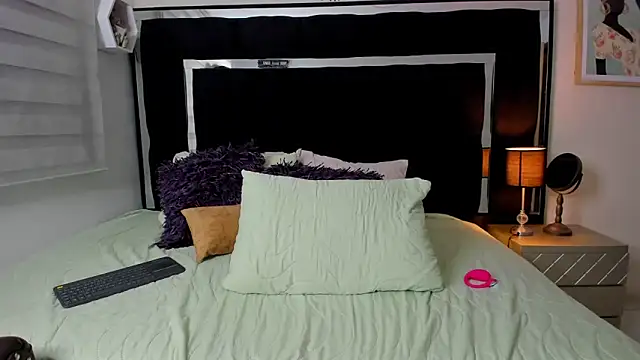 Tiana moon online show from 05-15-26, 11:01
