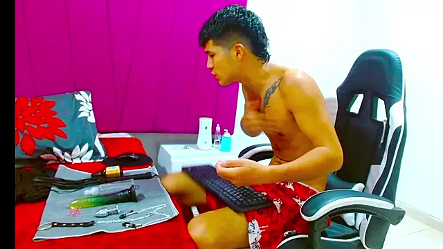 Snapshot of pipe_hot04 chatting on 03-09-26, 10:30 pipe hot04 online show from 03-09-26, 10:30