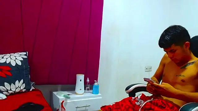 Snapshot of pipe_hot04 chatting on 03-10-26, 03:11 pipe hot04 online show from 03-10-26, 03:11