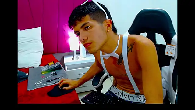 Snapshot of pipe_hot04 chatting on 03-12-26, 02:18 pipe hot04 online show from 03-12-26, 02:18