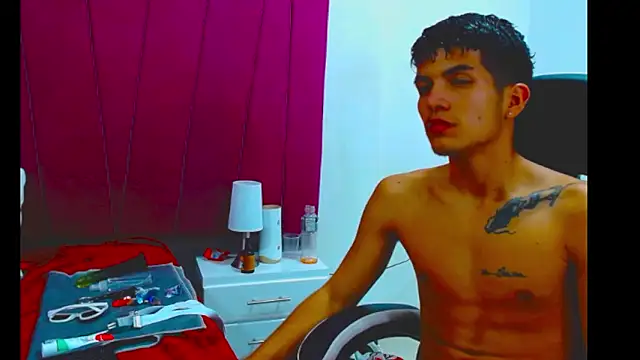 Snapshot of pipe_hot04 chatting on 03-13-26, 02:07 pipe hot04 online show from 03-13-26, 02:07