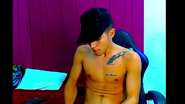 Snapshot of pipe_hot04 chatting on 03-24-26, 03:33 pipe hot04 online show from 03-24-26, 03:33