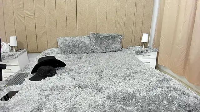 Snapshot of pipe_hot04 chatting on 04-05-26, 03:47 pipe hot04 online show from 04-05-26, 03:47