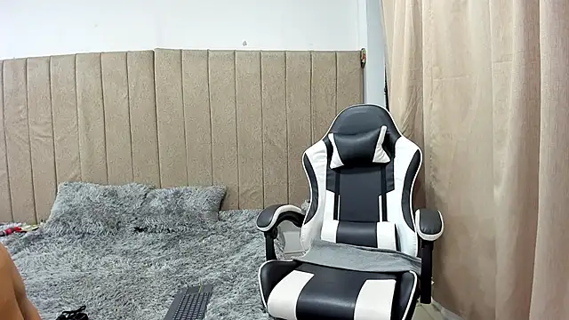 Snapshot of pipe_hot04 chatting on 04-14-26, 03:12 pipe hot04 online show from 04-14-26, 03:12