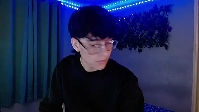 Snapshot of noah_millerx chatting on 04-17-26, 04:15 noah millerx online show from 04-17-26, 04:15