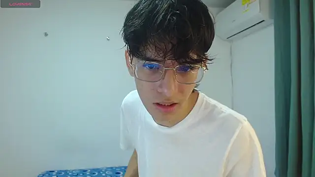 Snapshot of noah_millerx chatting on 05-01-26, 03:33 noah millerx online show from 05-01-26, 03:33