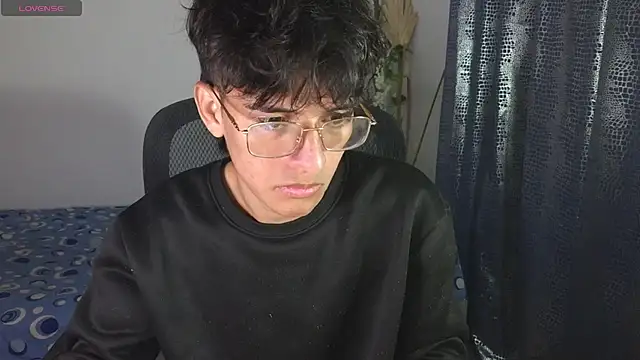 Snapshot of noah_millerx chatting on 05-21-26, 04:30 noah millerx online show from 05-21-26, 04:30