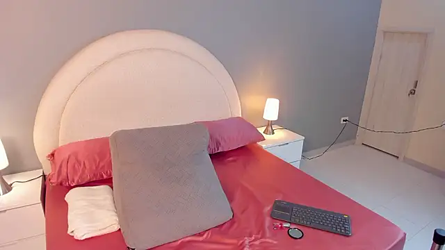 zoepinkett online show from 03-18-26, 03:42