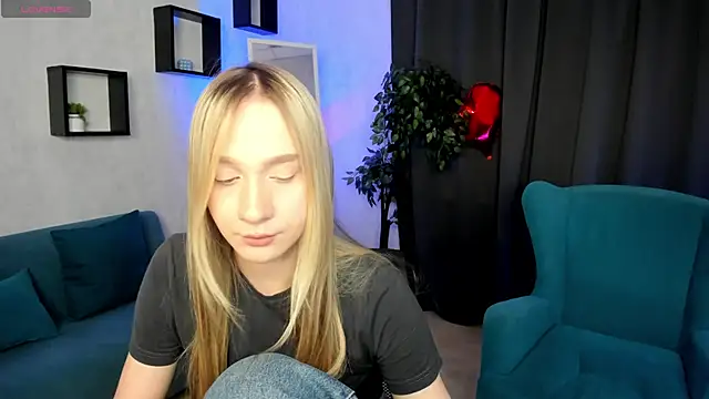 Snapshot of MellliissaDrream chatting on 03-03-26, 01:23 MellliissaDrream online show from 03-03-26, 01:23