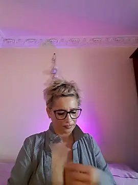 LunaBlaise online show from 04-12-26, 07:02