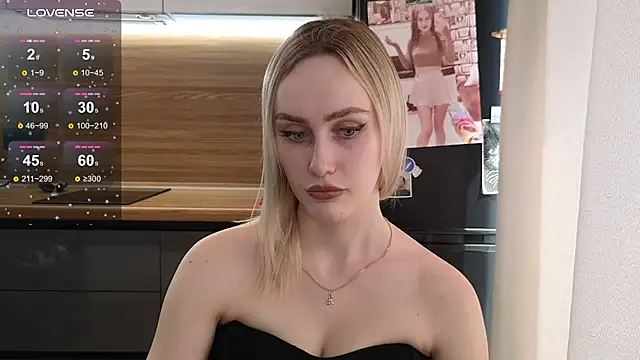 Snapshot of Bella_Villen chatting on 07-10-26, 08:18 Bella Villen online show from 07-10-26, 08:18